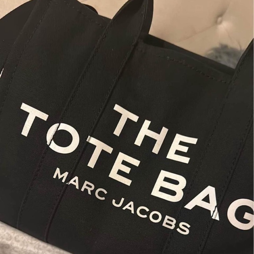 The tote bag brand new used it one time still in the original bag